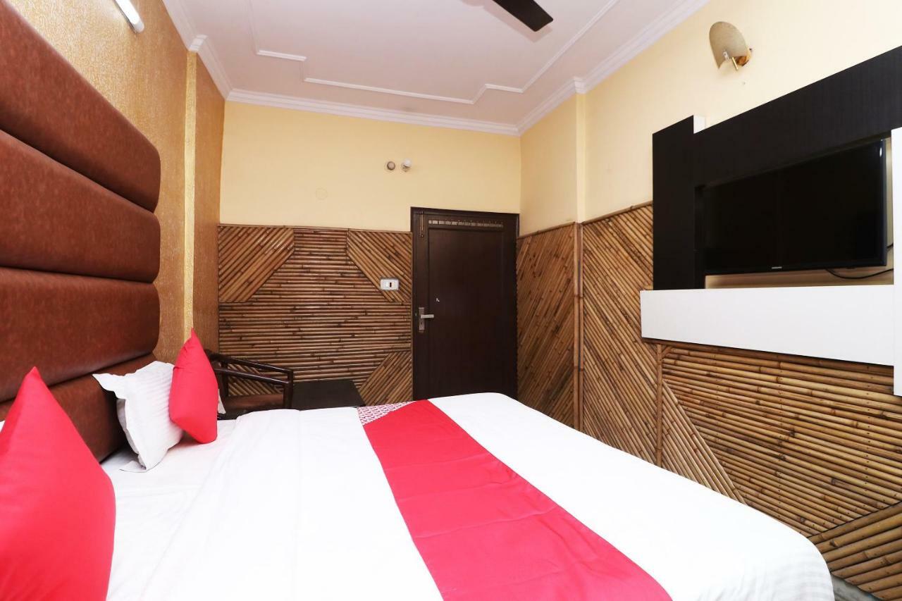Oyo 29304 Hotel Pooja Yamunānagar Екстериор снимка